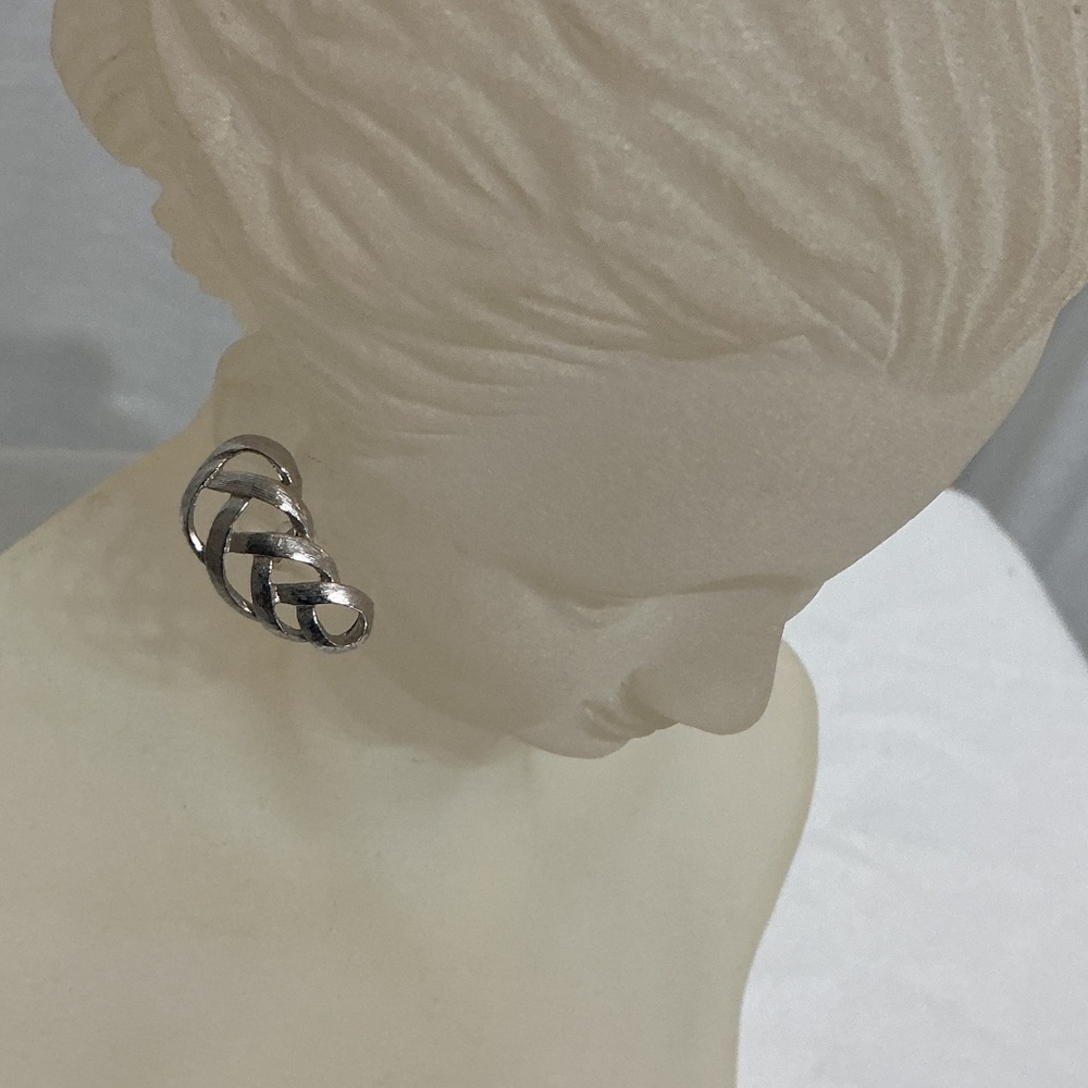 🌼Vintage Avon🌼 Silver tone Braided Hoop Earrings - Women's Jewelry